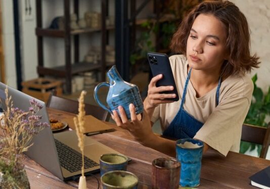 Лучшие способы заработка для девушек в интернете без вложений и сложных задач