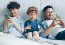 Как подарить ребенку детство без гаджетов и найти время для себя: простые советы для уставших родителей